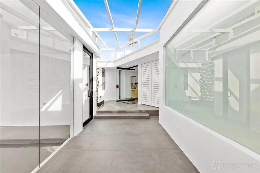 Whole Venue at Beautiful Villa with Downtown Views in Fresno, CA